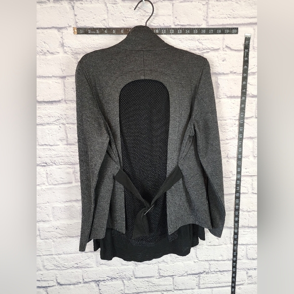 Cabi gray and black comtemporary and functional jacket Size Small - Picture 6 of 14